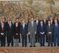 Fotografía de grupo de Su Alteza Real el Príncipe de Asturias con la Junta Directiva de la Asociación de Mercados Financieros (AMF)